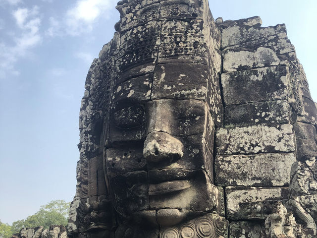 【アンコール・トム｜カンボジア・シェムリアップ 「石の顔に見つめられる古代都市。王の都の圧倒的スケール」】