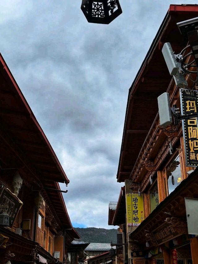 Traditional Tibetan houses in Shangri-La Old Town