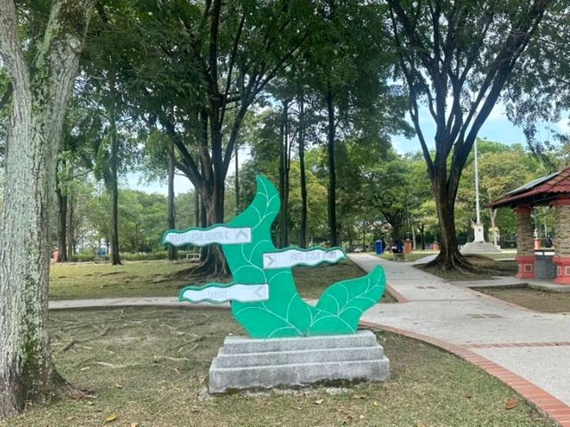 Taman Tasik Cempaka – Bangi’s Lakeside Charm 🌸