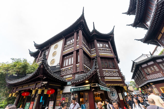 Yuyuan Garden (สวนอวี้หยวน) – เซี่ยงไฮ้, จีน Yuyuan Garden (สวนอวี้หยวน) – เซี่ยงไฮ้, จีน