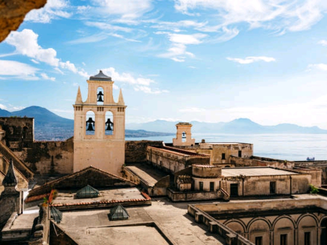 🏰 Naples, Ý: Thành phố cổ kính và biển cả