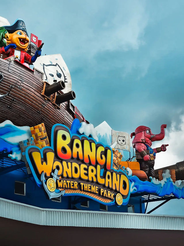 Bangi Wonderland: Malaysia’s Hidden Water Park Gem 💦🌴