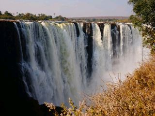 Victoria Falls – A Majestic Water Spectacle Shaped by Nature