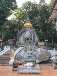 🛕 Phra That Pha Ngao: Chiang Rai’s Sacred Cliff