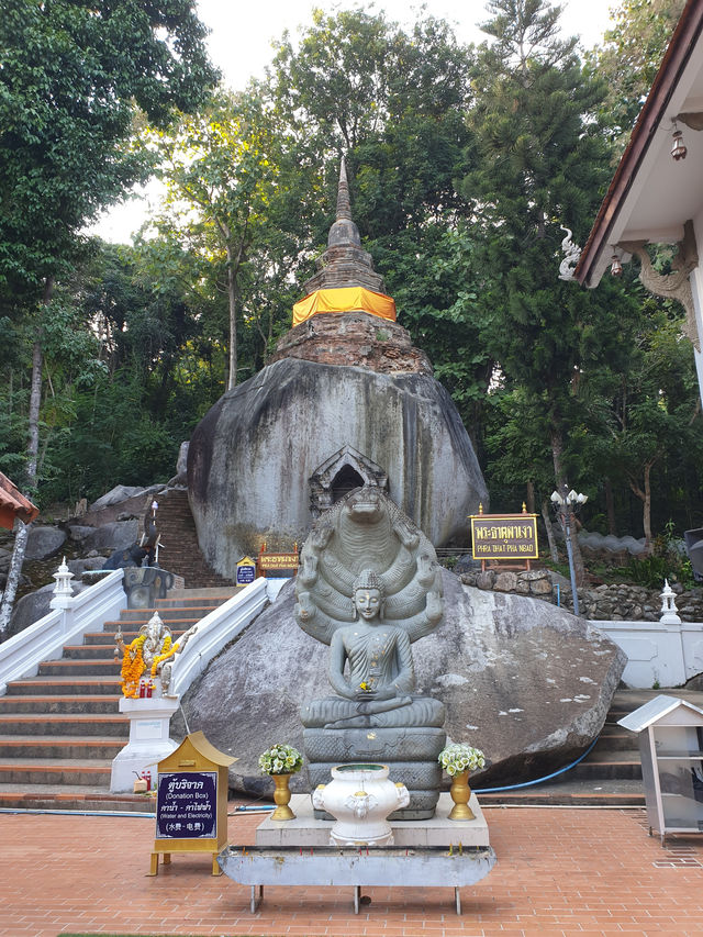 🛕 Phra That Pha Ngao: Chiang Rai’s Sacred Cliff