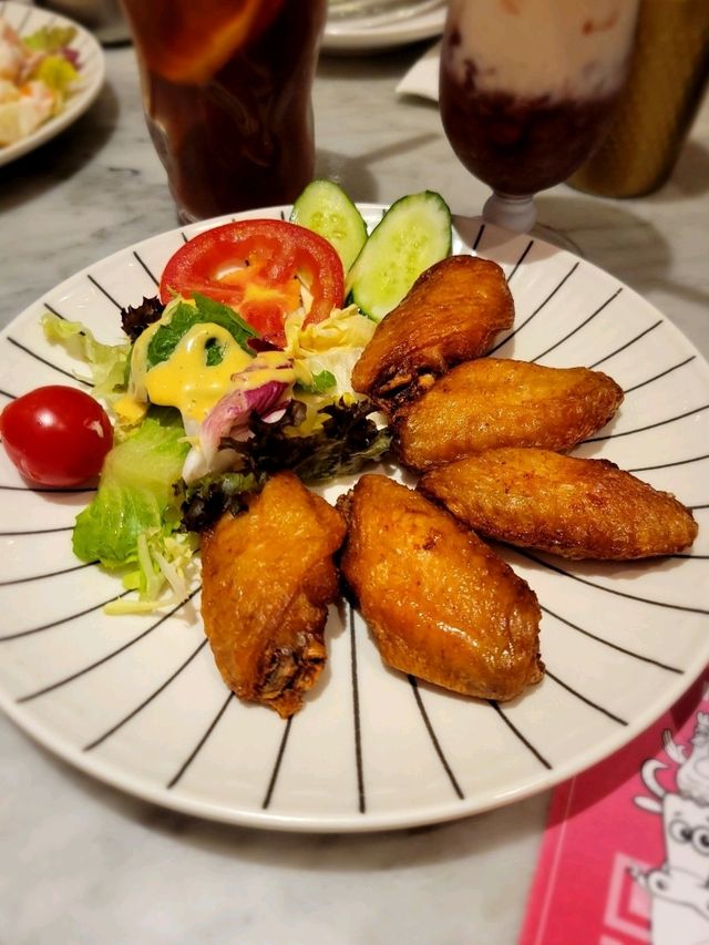 小清新西餐廳🐄鐵板特級西冷超吸引🍽 小清新西餐廳🐄鐵板特級西冷超吸引🍽