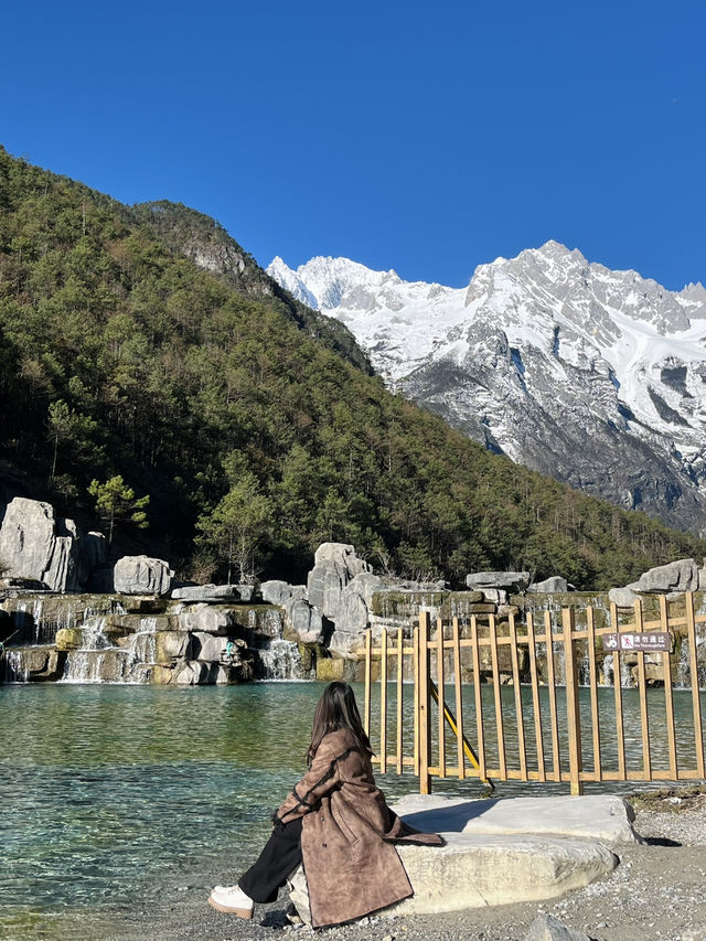 Blue Moon Valley : Turquoise Water & Snow Peaks!