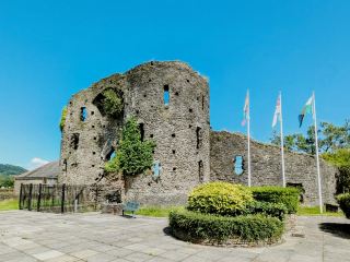 Whispers Beneath the Town: A Solo Stop at Neath Castle