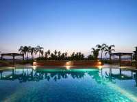 Dive into Luxury at Renaissance Johor Bahru! đđš