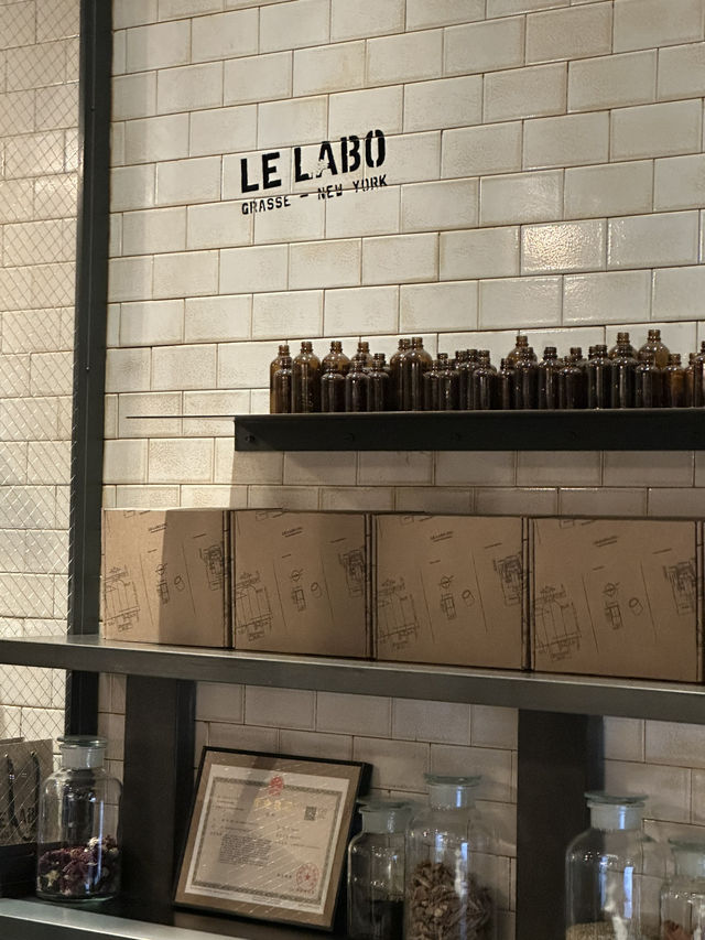 沉浸式香氣體驗,新天地 Le Labo 超美窗景🍂 沉浸式香氣體驗,新天地 Le Labo 超美窗景🍂