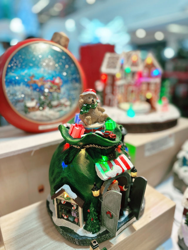 🎄 Festive Finds at One Utama Old Wing: Your Christmas Gift & Photo Spot! 🎄 Festive Finds at One Utama Old Wing: Your Christmas Gift & Photo Spot!