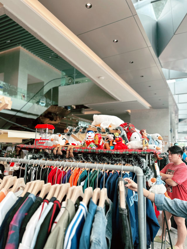 Malaysia’s Xmas Blazer Bash: Sunway Square Vibes 🎄✨ Malaysia’s Xmas Blazer Bash: Sunway Square Vibes 🎄✨