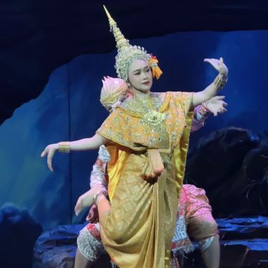 サラ・チャルンクルンでコーン（タイ伝統仮面舞踊劇）「ハヌマーン編