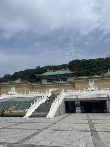 竹と白菜とバッタの彫刻　牛骨製　飛蝗　置物　中国美術　ミ10 台湾・故宮博物院といえば清代に作られたとされる白菜の上にバッタと