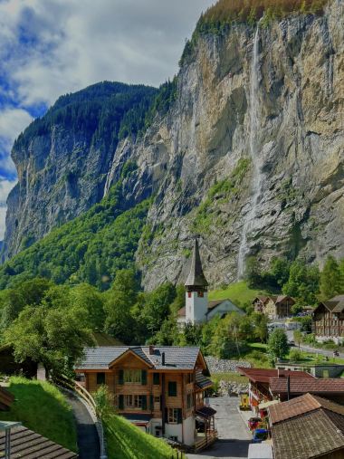 スイス：どこを切り取っても絵葉書のような風景 。 | Trip.com フィ