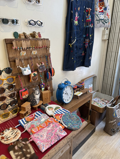 🌿 チャンモイ通りの真ん中にある小さな工芸品店。 | Trip.com チェンマイ