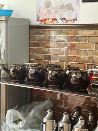 A lifesaver for night owls! A ten-year-old herbal tea shop hidden on the street, its secret weapon for cutting through grease and cooling down.