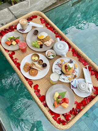 4 Sarapan Terapung Terbaik di Bali 🥞🌴