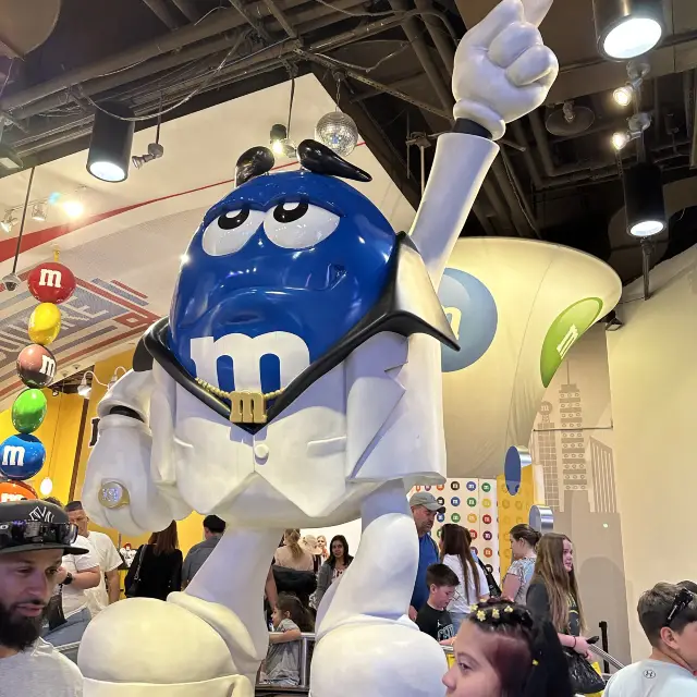 Shop your favorite 🍫 at M&M