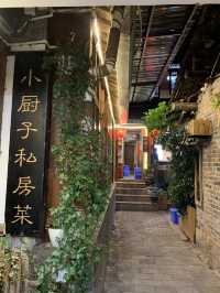 Shopping in the hustle and bustle of Qingming Shanghetu in Lijiang
