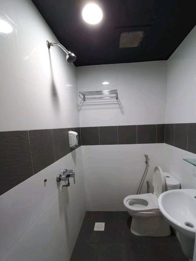 “Compact Convenience: Friendly Stays by Farrer Park MRT”