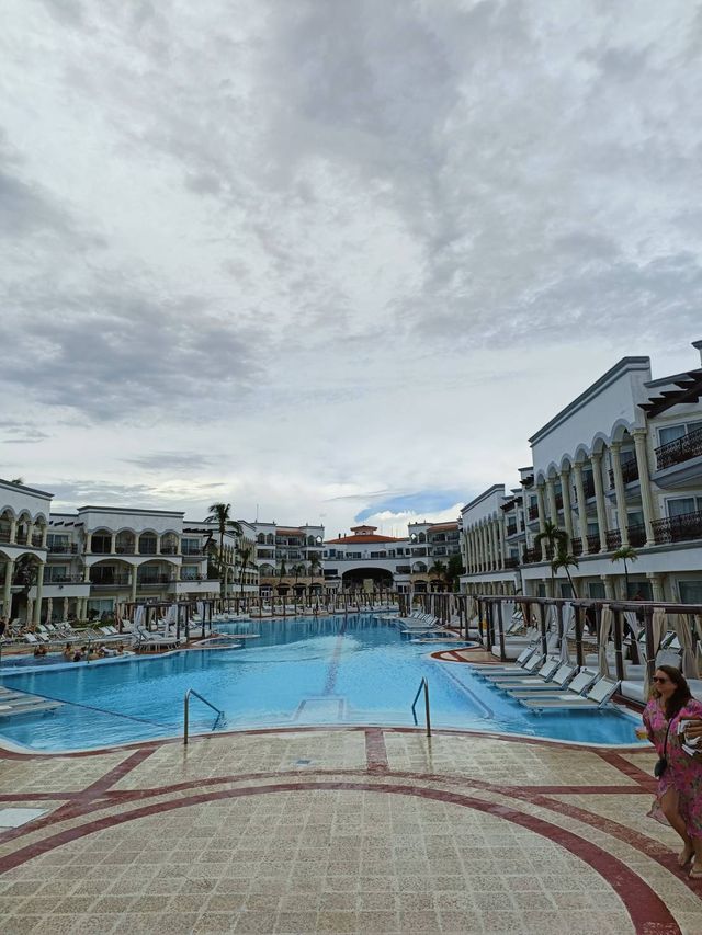 出門就開逛！靜奢全包式酒店與熱鬧不夜城的完美融合：Hilton Playa Del Carmen