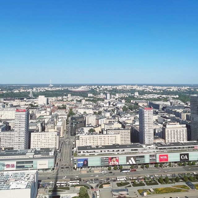 【ポーランド🇵🇱/ワルシャワ市街を一望できる文化科学宮殿の展望テラス】