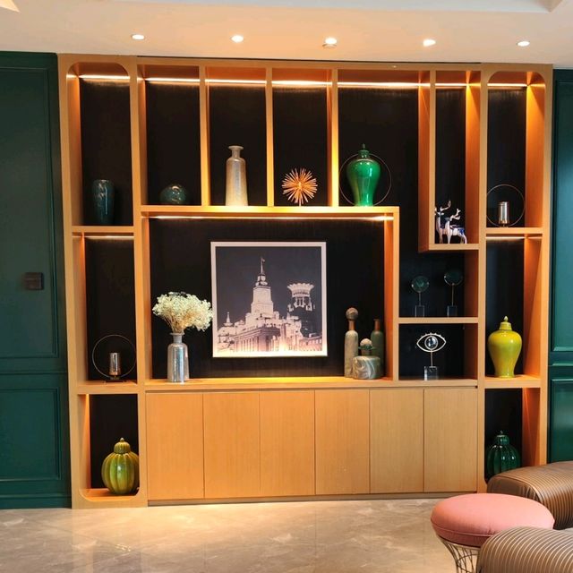 Bund Bliss: Challenges & Comfort at Mercure
