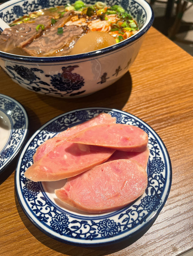來港必試🍜正宗蘭州牛肉麵 免費續麵啊～