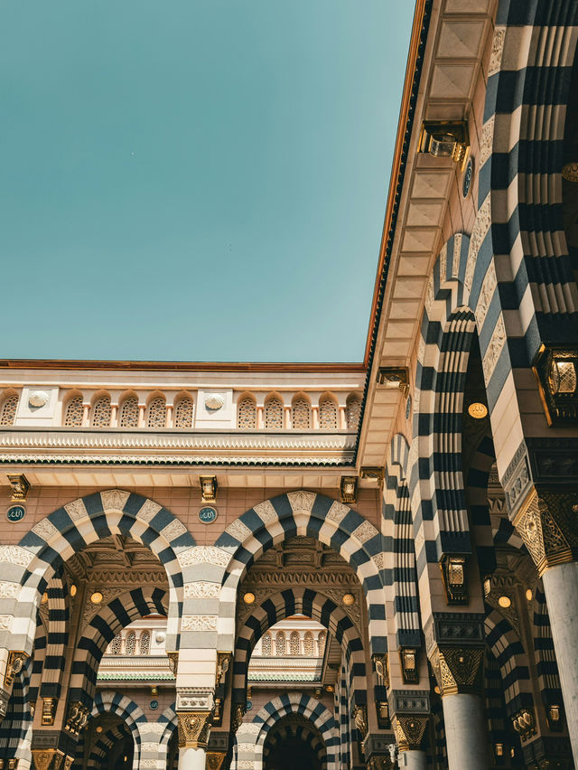 Midnight Moments in Mecca: Worship in Stillness 🌌