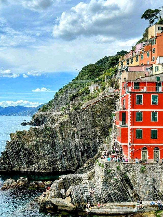 🌊 Riomaggiore: The Colorful Gateway to Cinque Terre 🇮🇹✨