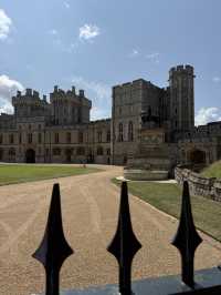 Explore Windsor Castle: A Majestic Royal Residence 👑