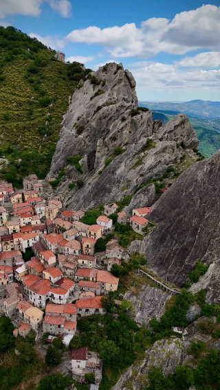 ⛰️ Wings Between the Peaks – Castelmezzano, Italy