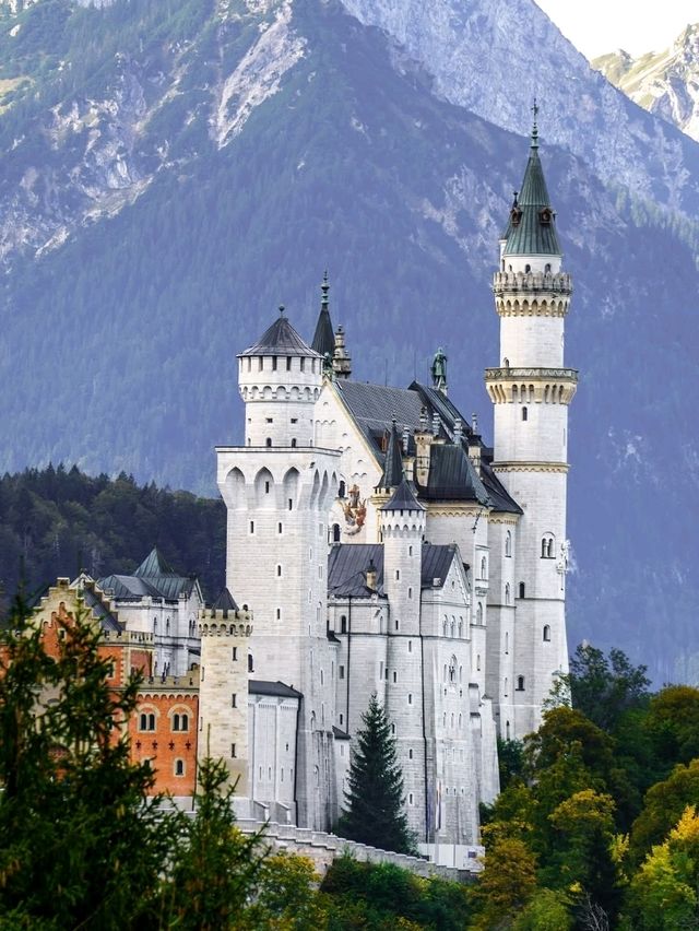 🏰✨“Fairy Tales Made Real: My Magical Day at Schloss Neuschwanstein”✨🏰