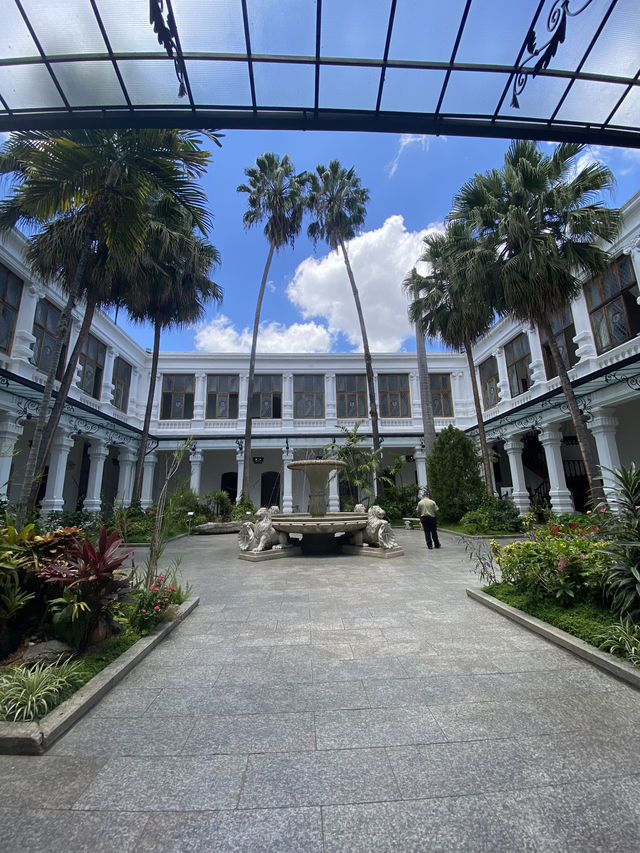 This Tour in Caracas brings the energy with colonial streets!