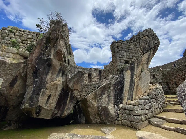 Conquering the Clouds: Your Adventure in Peru's Lost City of the Incas! 🇵🇪⛰️