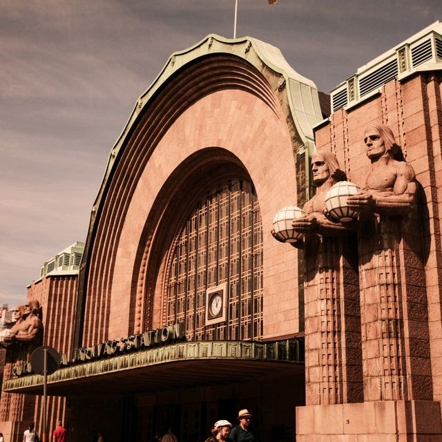 Helsinki Central Station – A Masterpiece in Stone 🚉🇫🇮