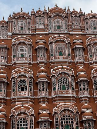 🌬️ Hawa Mahal: Jaipur’s Most Iconic Landmark You Can’t Miss