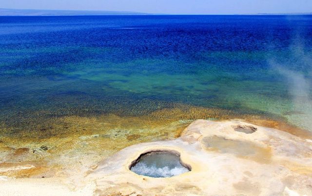 Explore Yellowstone | West Thumb Basin