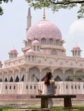 Malaysia Travel | Who can resist this pink mosque