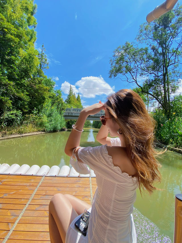 Travel from Shanghai to southern Jiangnan 🍃 and drift into the greenery of spring on a bamboo raft.