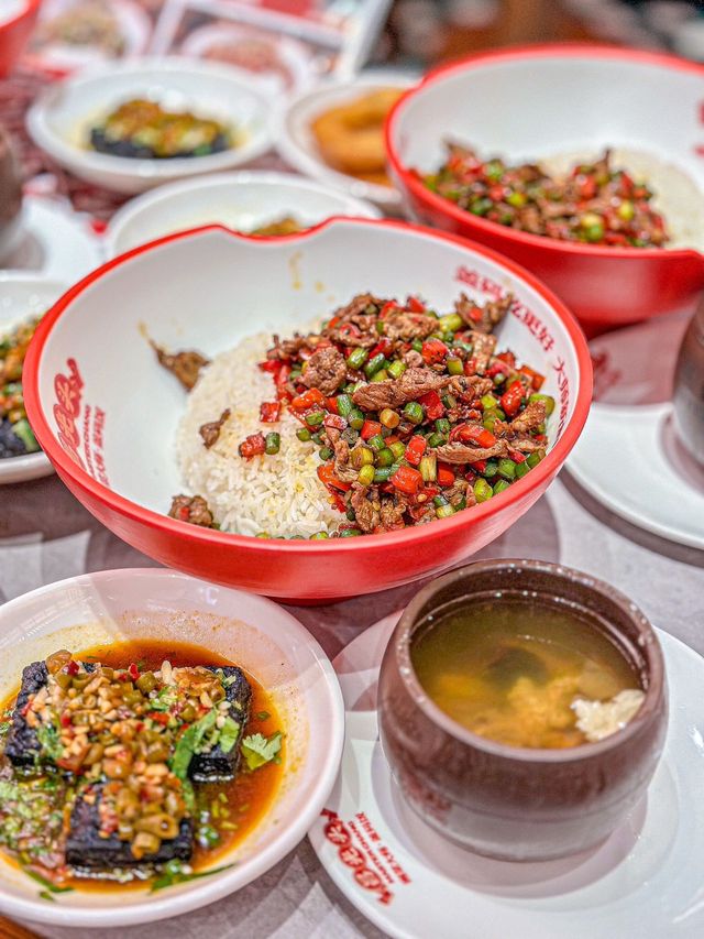 這家湘菜館也太下飯了吧