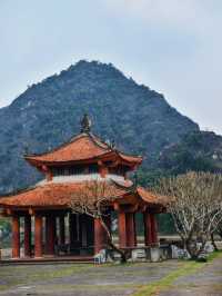 越南第一個王朝的首都，如今只剩兩座破廟