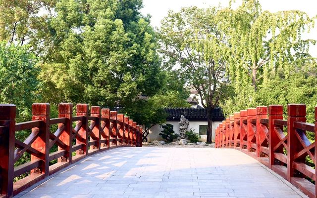 古鎮即酒店，公園是它家花園