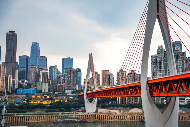 The area here is also great for exploring | Come to Chongqing's Longmenhao Old Street for a scenic view across the river