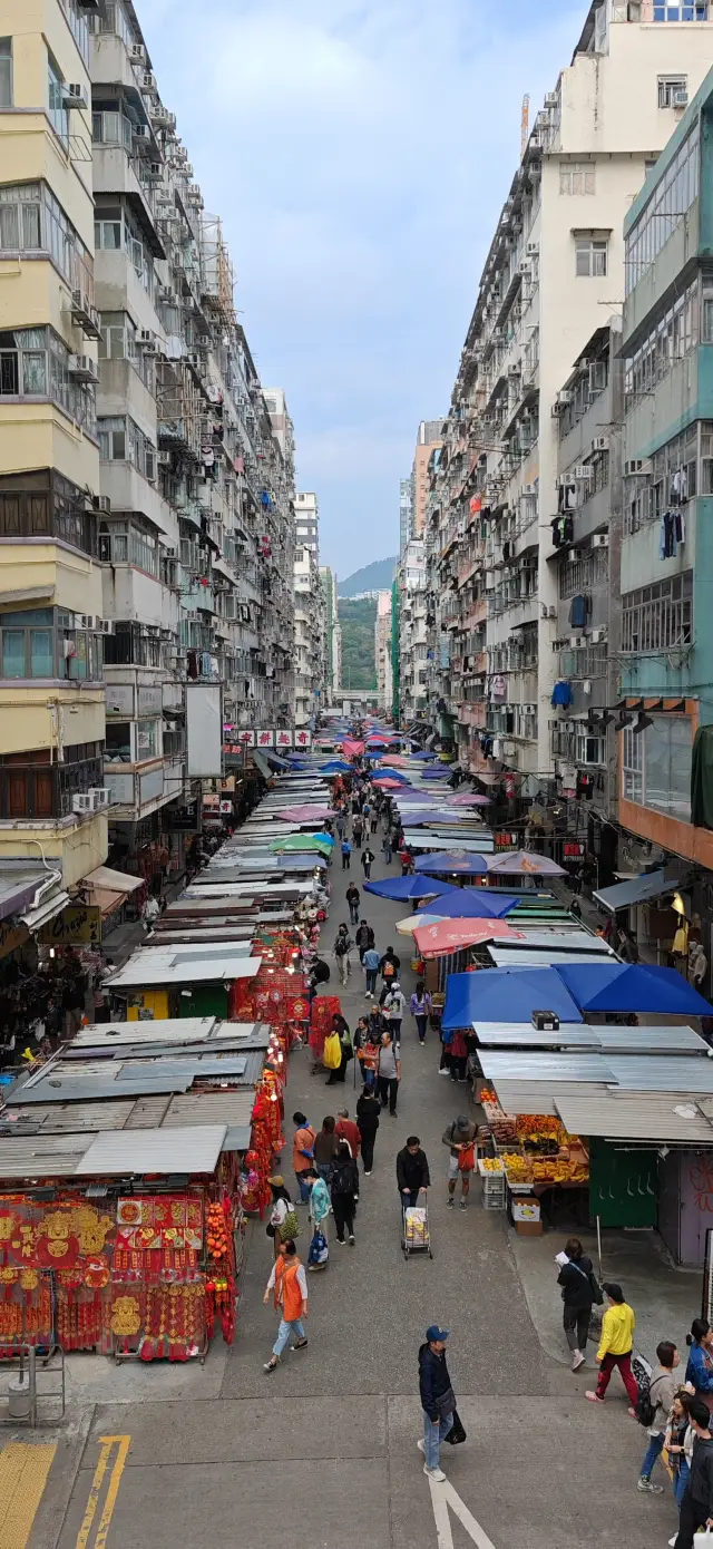 【Runaway Hong Kong】In Mong Kok: The streets are bustling with prosperity, and strolling and eating is not just about food