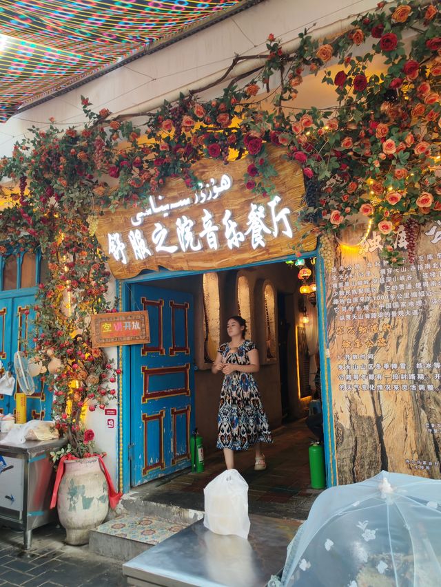 來熱斯坦路，感受庫車人骨子裡的浪漫