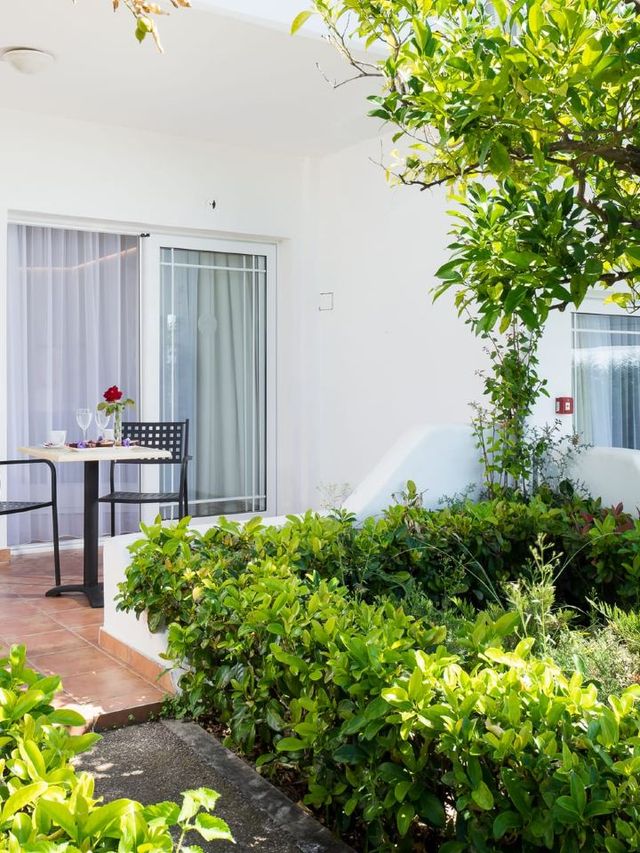 🌟 Greek Getaway Gems: Top Stays in Stagira-Akanthos! 🏖️