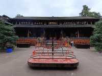 四川旅遊 | 開門見山第一寺–峨眉山報國寺。