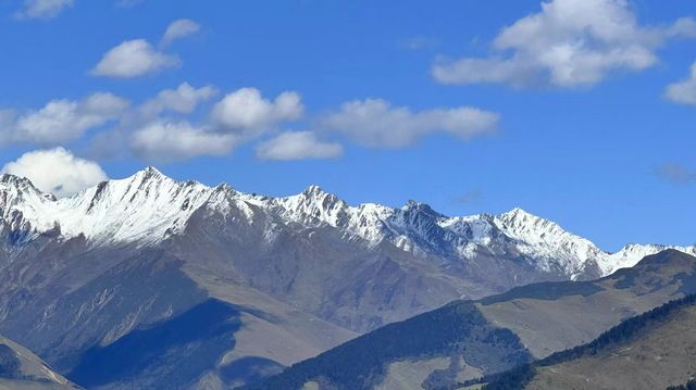深秋的四姑娘山。